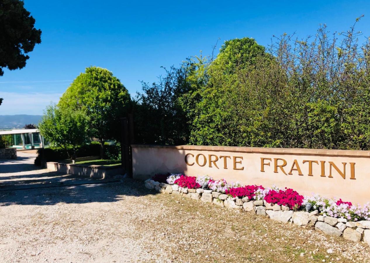 Corte Fratini Appartamenti Trevi Exterior foto