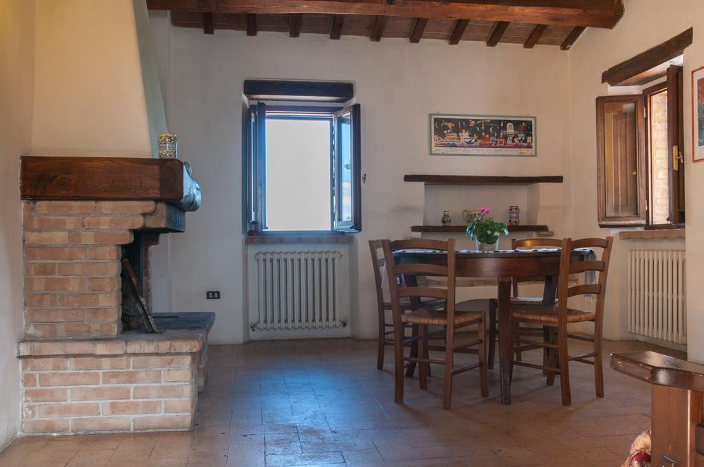 Corte Fratini Appartamenti Trevi Exterior foto