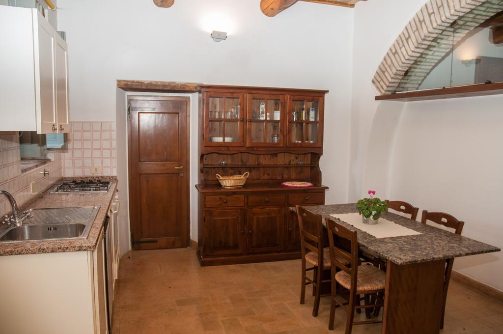 Corte Fratini Appartamenti Trevi Exterior foto